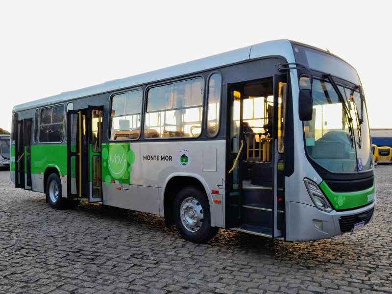 TRANSPORTE PÚBLICO DE MONTE MOR INICIA RENOVAÇÃO DA FROTA COM SUBSTITUIÇÃO DE QUATRO ÔNIBUS