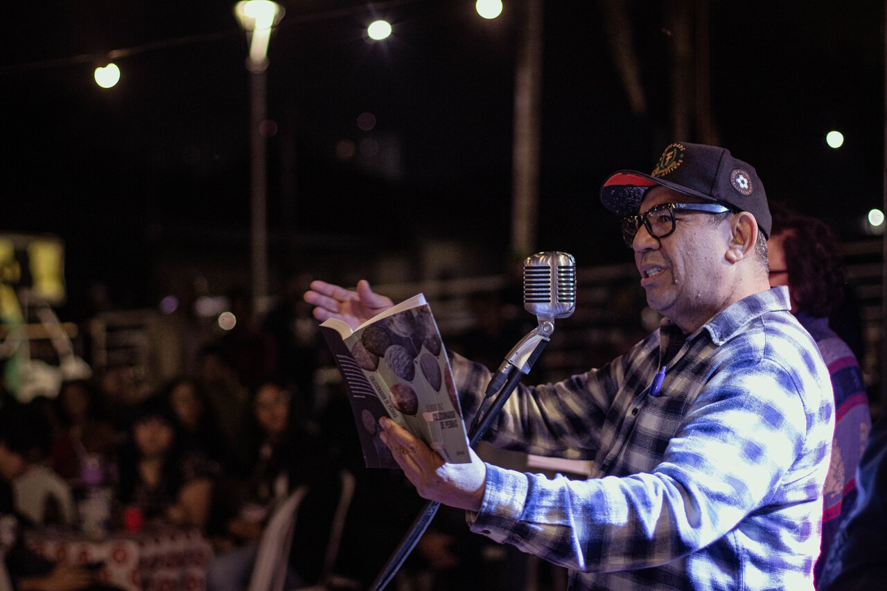 Poeta Sergio Vaz participa da reabertura da Biblioteca Municipal de Hortolândia