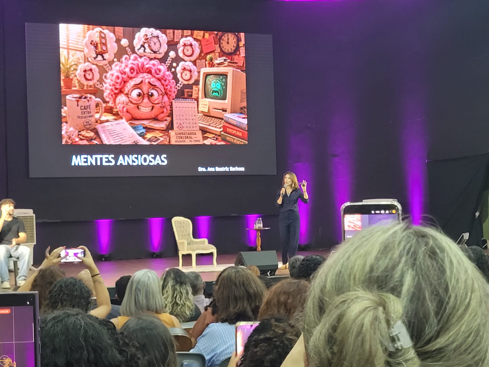 Psiquiatra Ana Beatriz Barbosa orienta servidores sobre como fortalecer saúde mental