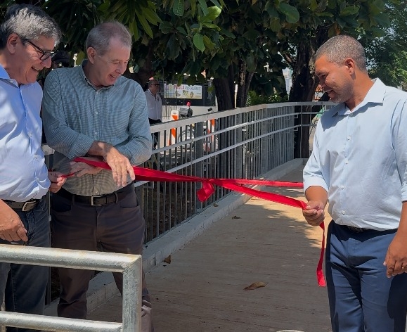 DUAS PASSARELAS SÃO INAUGURADAS NA RODOVIA SP-101